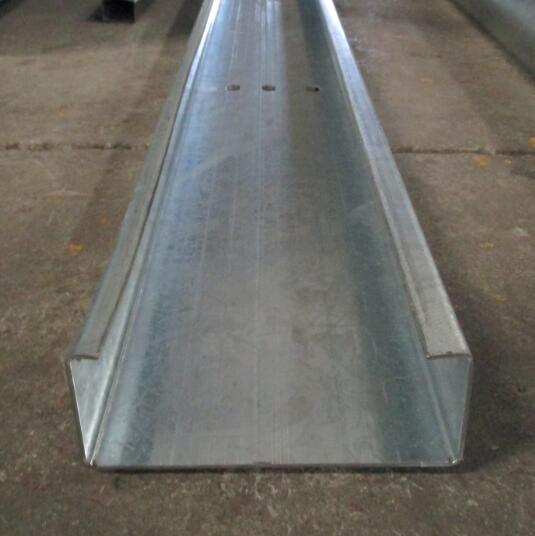 Прогон C из профилегибочной машины для профилирования прогонов 