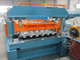 Машина для формирования металлических полов