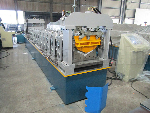 Профилегибочная машина для производства гребневых крышек