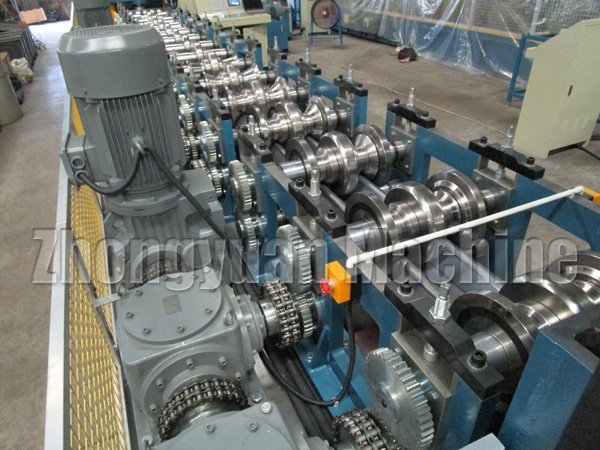 Формовочная машина для дорожных ограждений1.jpg