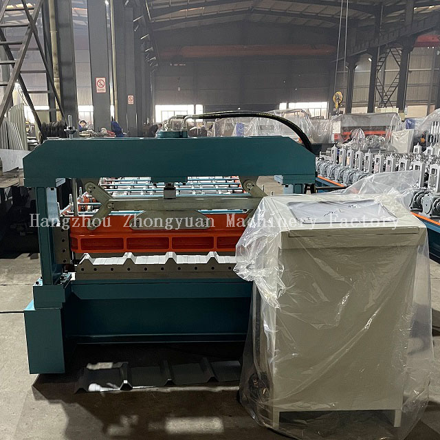 Машина для производства рулонов кровельных панелей 