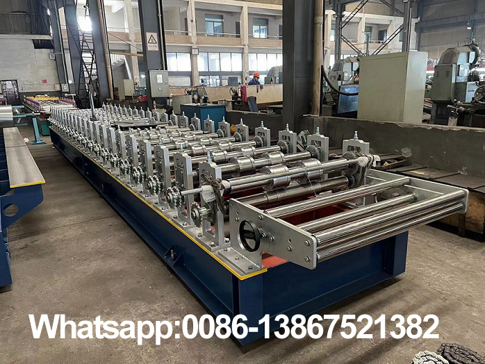 Продается металлокровельная машина Zhongyuan