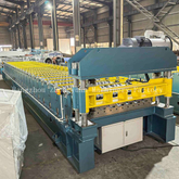 Высокоскоростная профилегибочная машина для производства кровельных рулонов с электрической резкой