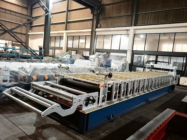 Машина для формования металлочерепицы Zhongyuan