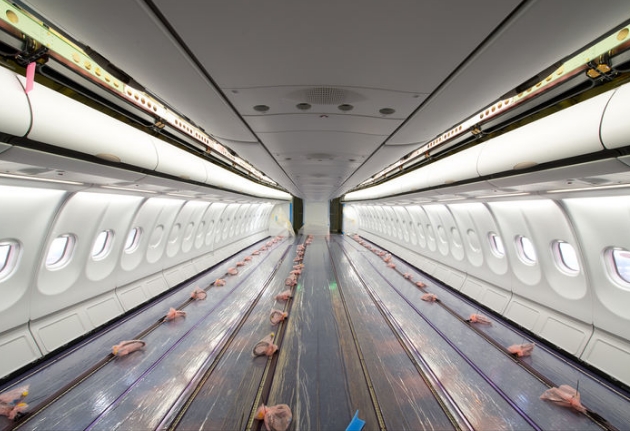 Направляющие сиденья в самолете