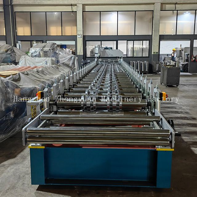 Профилегибочная машина для производства кровельных и стеновых панелей с электрической резкой