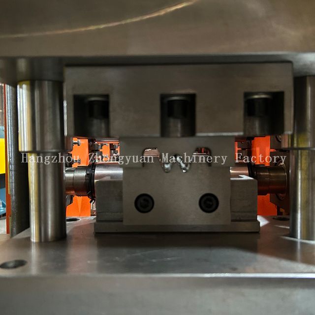 Профилегибочная машина Zhongyuan специального типа W-образной формы с высокой скоростью