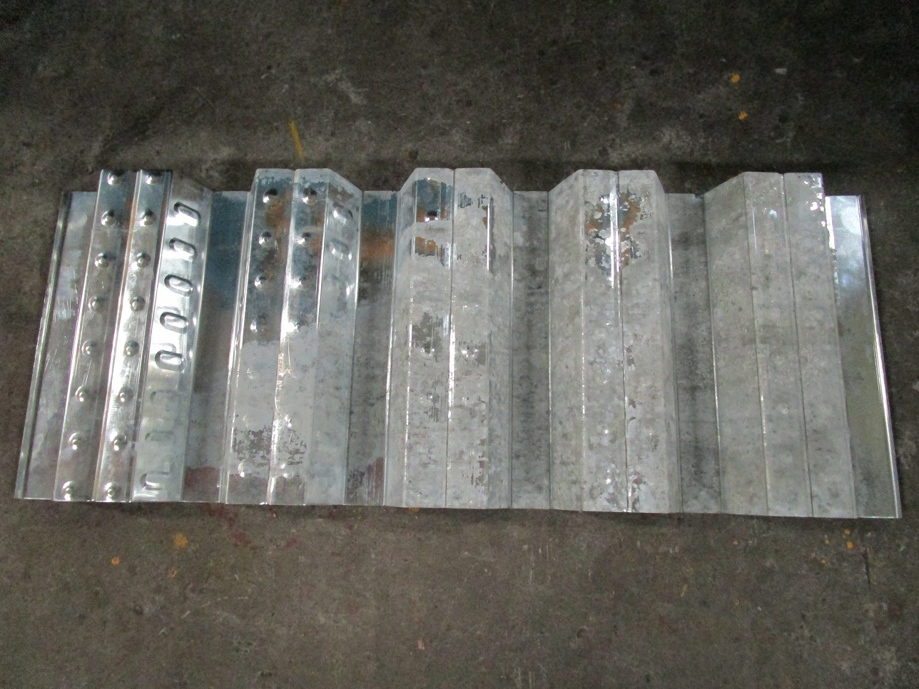 Цена на профилегибочную машину для холодной прокатки zhongyuan Decking Roll