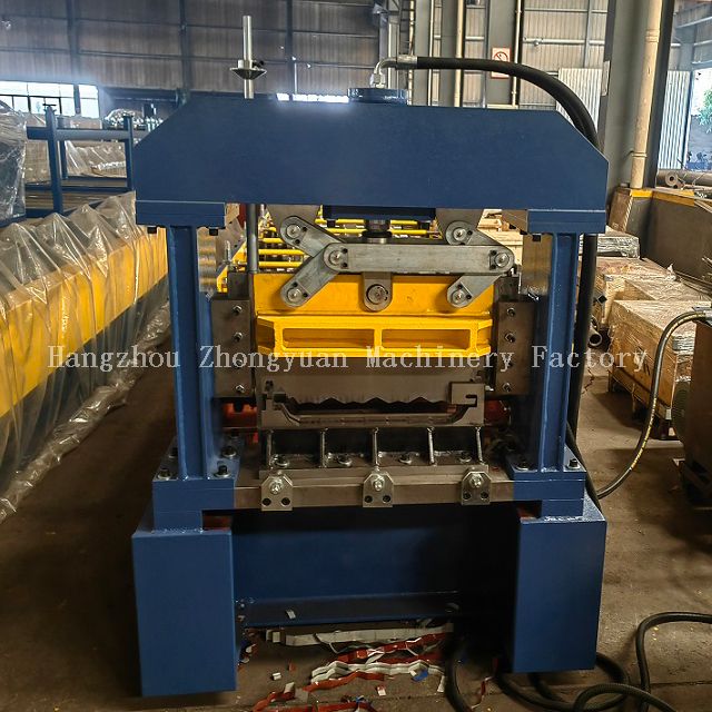 Машина для формовки рулонов для кровли со стоячим фальцем