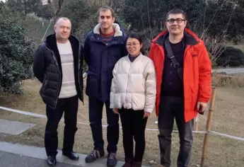 Покупатель из России осмотрит заказанную профилегибочную машину 30 марта 2019 г. Покупатель посетил заказанные профилегибочные машины на заводе в Чжунъюань. 