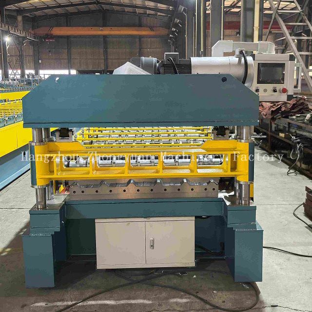 Профилегибочная машина для производства металлических кровельных панелей с электрической резкой